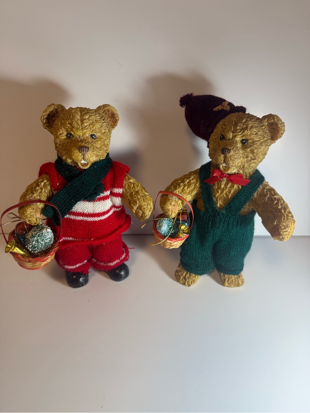 Vintage Teddy Bear Resin Figurines Christmas Set Of Two Baskets Presents Holiday